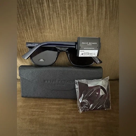 Ladies/unisex sunglasses by Prive Reaux NWT with case and cleaning cloth - Picture 5 of 15